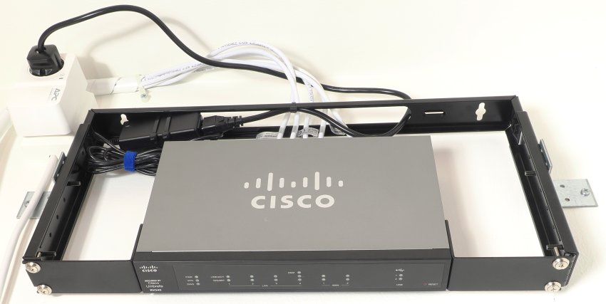 Cisco RV320 rear
